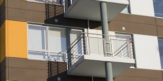 Daudzstāvu ēka Rīgā, Upeņu ielā